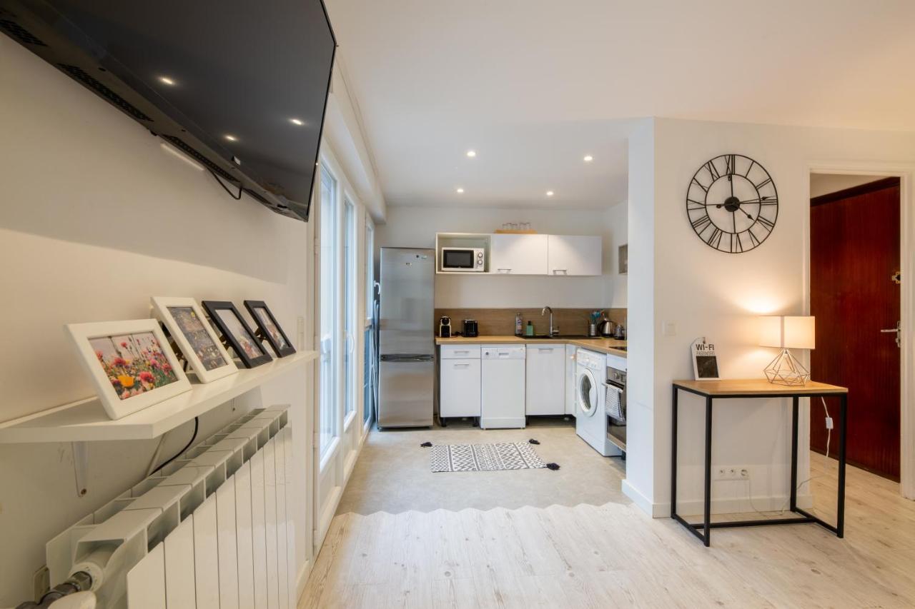 Meuble 2 Etoiles, Wifi, A 2 Pas Des Plages Fréjus Exteriör bild